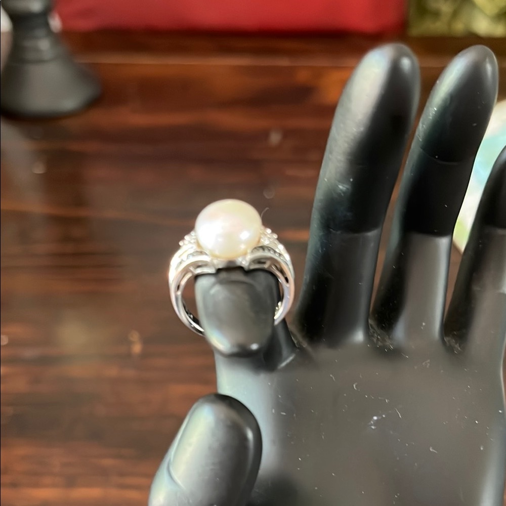 Elegant Silver 925 and White Cabochon Ring